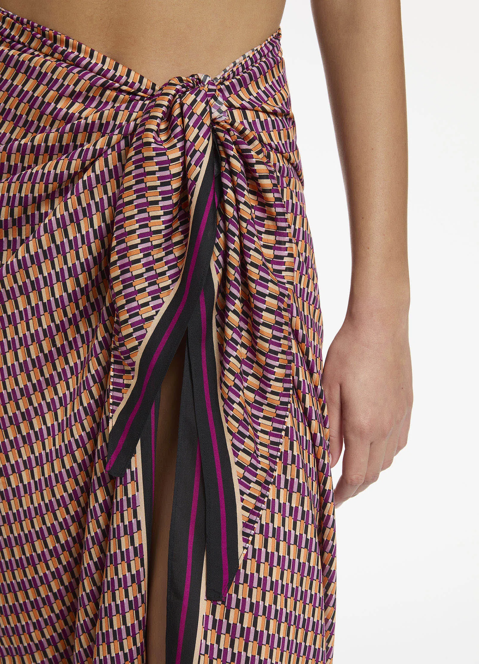 Lumiere Sarong  - Wine Cup