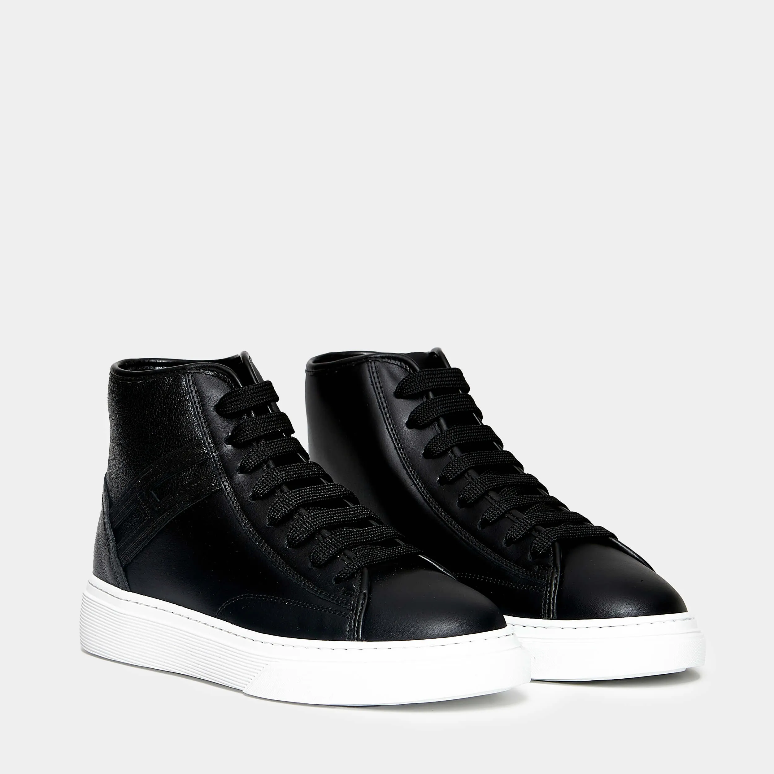 Sneaker H366 in pelle nera con fondo a cassetta