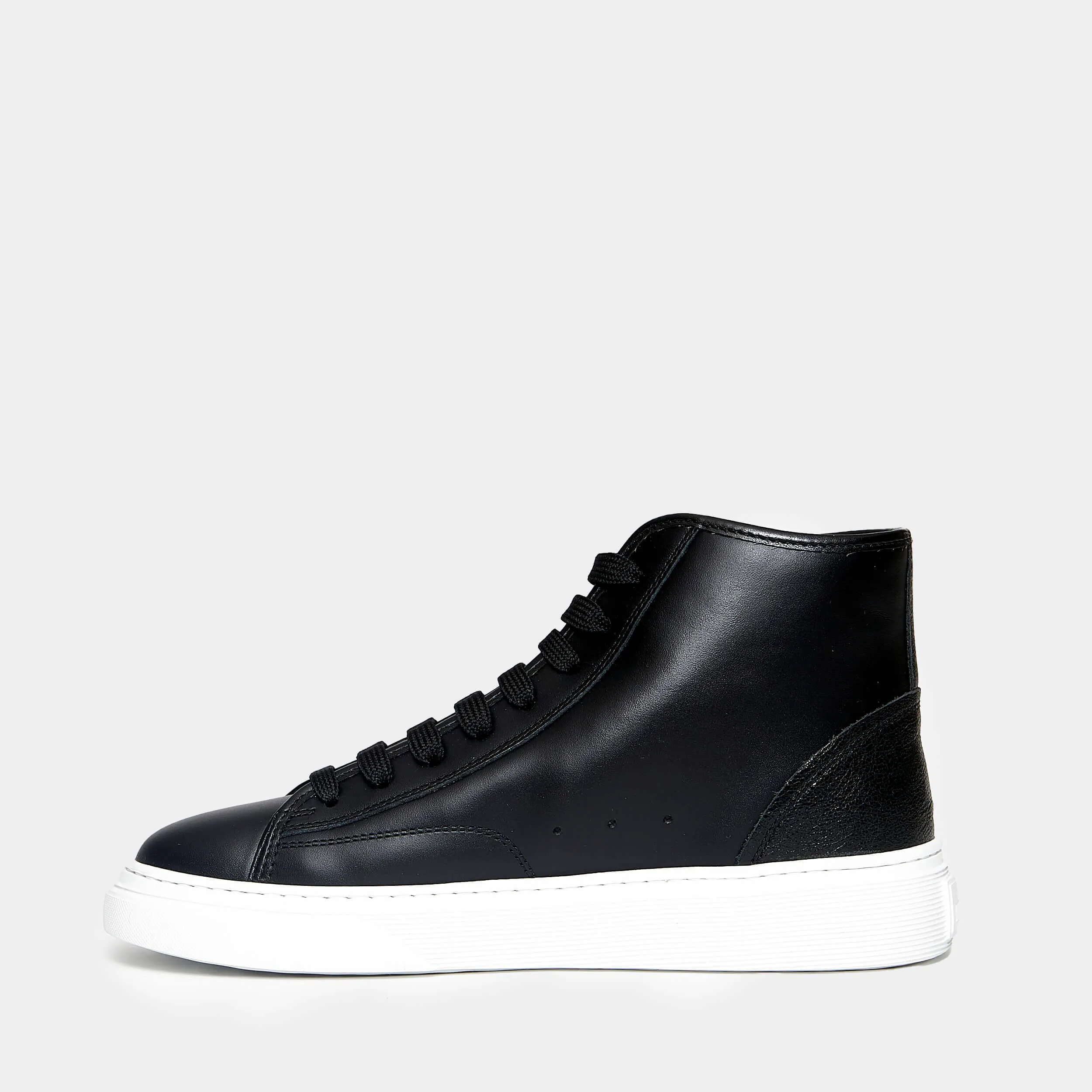 Sneaker H366 in pelle nera con fondo a cassetta